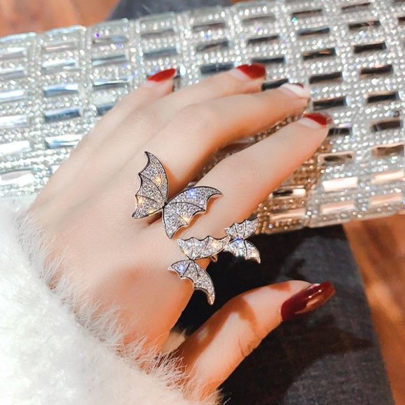 Jewelry - NEW 18k Huge White Gold Diamond Butterfly Ring